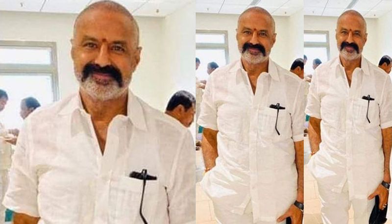 అయితే టాలీవుడ్ లో ఓ న్యూస్ ప్రస్తుతం చక్కర్లు కొడుతుంది. బోయపాటి శ్రీను, అఘోరా ఎపిసోడ్ స్క్రిప్ట్ నుండి తొలగించేశాడట. దాని స్థానంలో మరో భిన్నమైన నేపథ్యం రాశాడట.