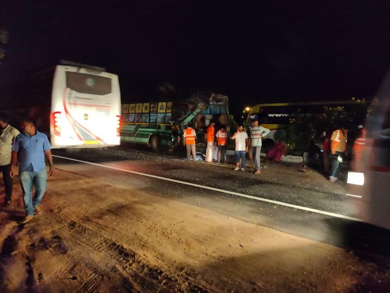 4 killed in a bus accident