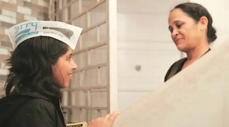 Delhi Election 2020 Arvind Kejriwal Nomination daughter harshita asking vote door to door campaign kpt
