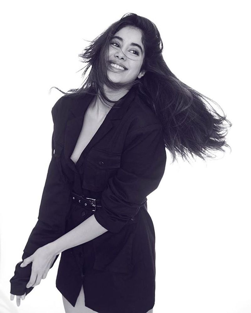 Janhvi Kapoor radiates beauty and elegance even in this simple