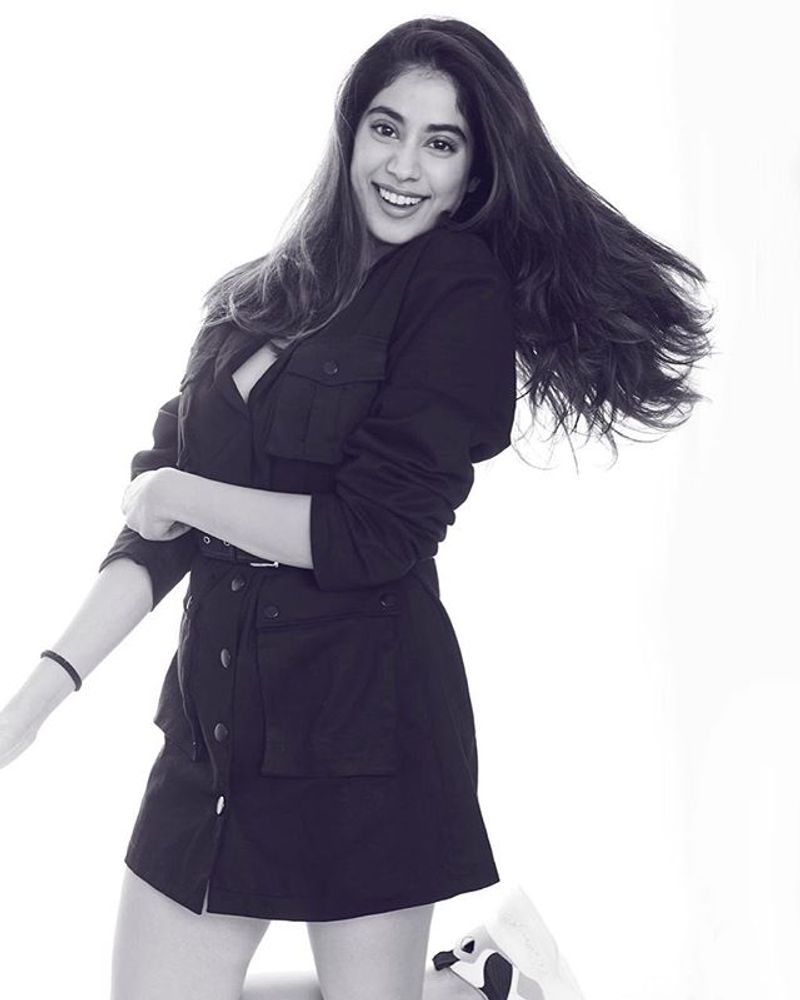 Janhvi Kapoor radiates beauty and elegance even in this simple
