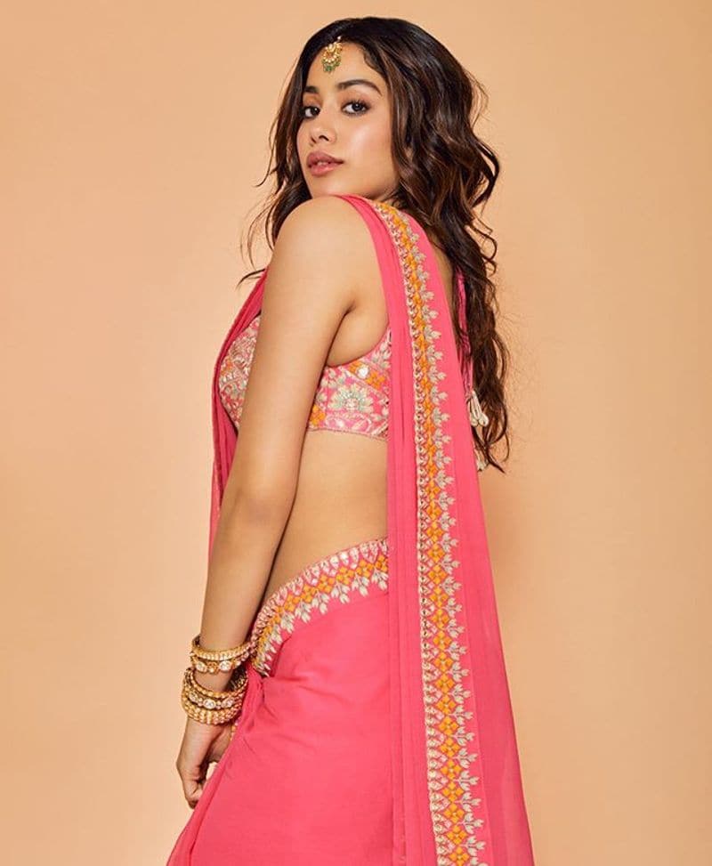 Janhvi Kapoor radiates beauty and elegance even in this simple