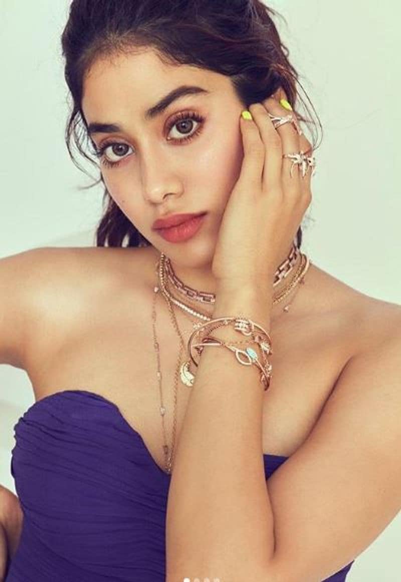 Janhvi Kapoor radiates beauty and elegance even in this simple