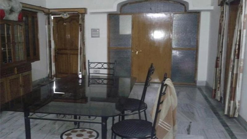 मनोज तिवारी के घर की डाइनिंग टेबल।