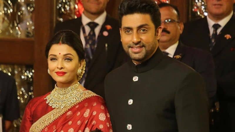 Aishwarya Rai and Abhishek Bachchan: The power couple of Bollywood, Abhishek Bachchan and Aishwarya Rai Bachchan, also have an age angle to their love story. Abhishek is two years younger than Aishwarya. They both were rumoured to have started dating during the making of Mani Ratnam’s Guru. The duo tied the knot in 2007 and are blessed with a daughter Aaradhya Bachchan.