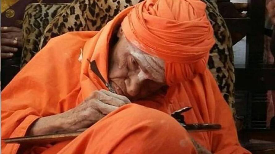 Sri Shivakumara Swamiji who ran the Math for a long time snr Sri Shivakumara Swamiji who ran the Math for a long time snr