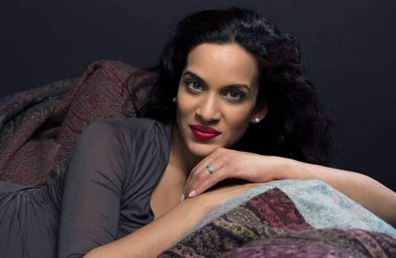 Anoushka Shankar: Daughter of Ravi Shankar and also a noted sitarist became pregnant even as she was dating British filmmaker Joe Wright. Shankar and Wright tied the knot a month after they learnt of the same.
