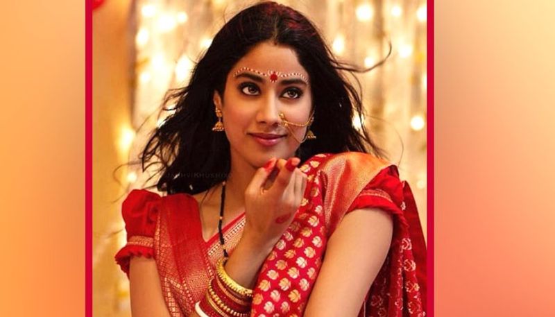 নববধূর রূপে তার এই সাজ রীতিমতো ভাইরাল নেটদুনিয়ায়। আঙুলের ইশারাতেই যেন সবকিছু বুঝিয়ে দিচ্ছেন অভিনেত্রী।