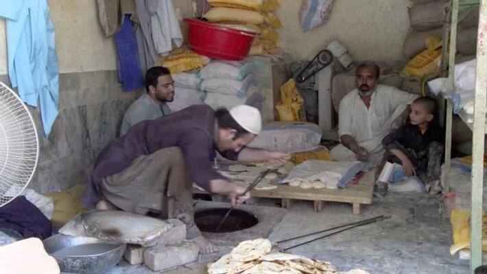 wheat flour vanishes from market crisis in pakistan wheat flour vanishes from market crisis in pakistan