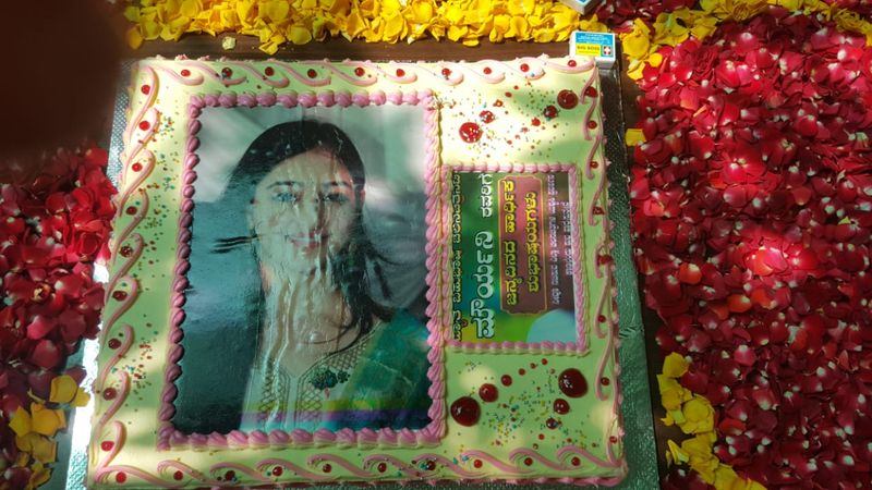 actress-mouryaani-celebrated-birthday-at-old-age-home-Chikkaballapur