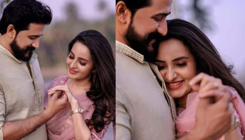 bhama in pink lehanga and see her engagement photos