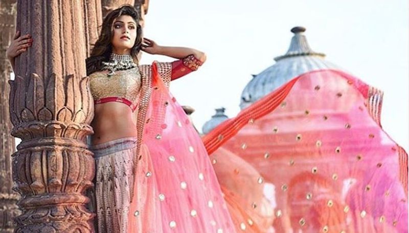 এর পাশাপাশি বলিউড সিনেমা 'পরী'-তেও অনুষ্কা শর্মার পাশে গুরুত্বপূর্ণ চরিত্রে নজর কেড়েছেন তিনি।
