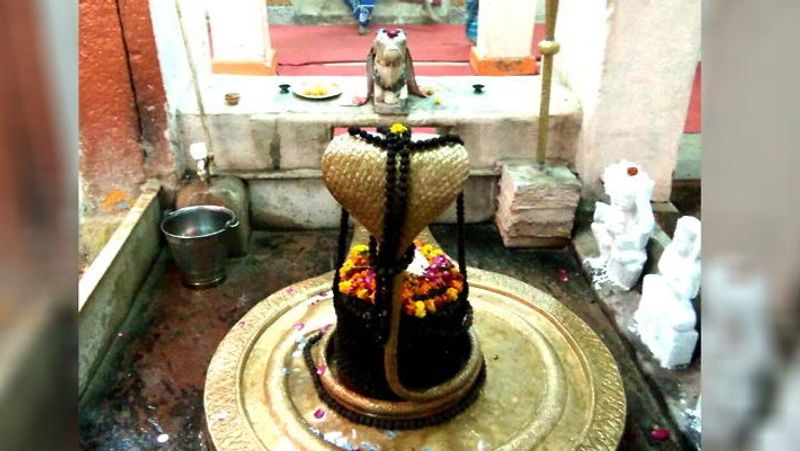 <p>দেবাদিদেব মহাদেবকে তুষ্ট করে অমরত্ব লাভের আকাঙ্ক্ষায় ভক্তিসূচক নৃত্যগীতাদি ও নিজ রক্ত দিয়ে অভীষ্ট সিদ্ধ করেন। </p>