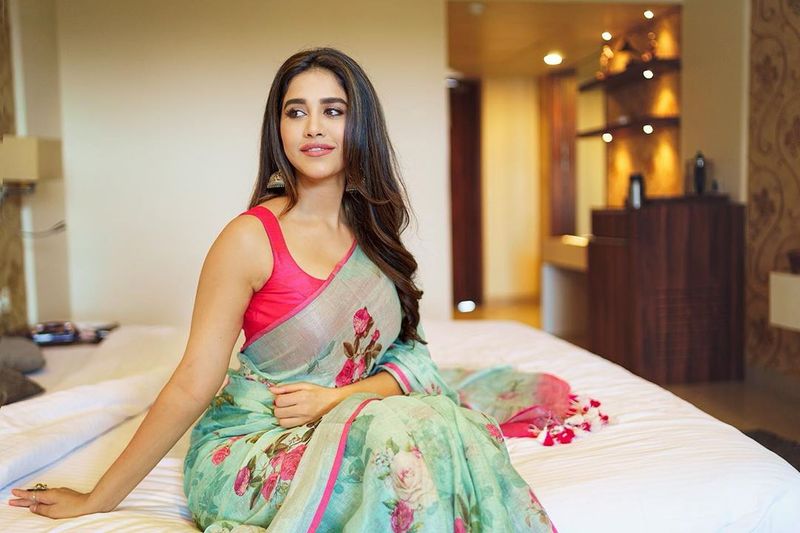 heroin nabha natesh stuns in saree in her latest photos ksr