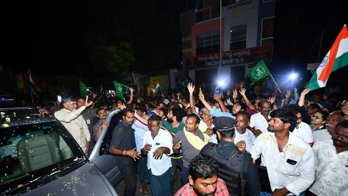 Chandrababu speaks with Amaravati farmers Chandrababu speaks with Amaravati farmers