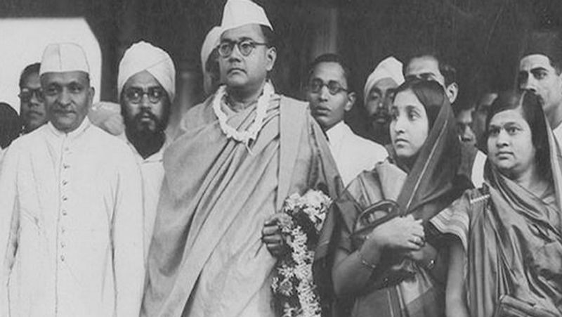 ग्रेजुएशन करने के बाद वह पिताजी से किया वादा पूरा करने के लिए इंग्लैंड चले गए। इसके बाद भारतीय प्रशासनिक सेवा (इंडियन सिविल सर्विस) की तैयारी के लिए उनके माता-पिता ने बोस को इंग्लैंड के केंब्रिज विश्वविद्यालय भेज दिया। 