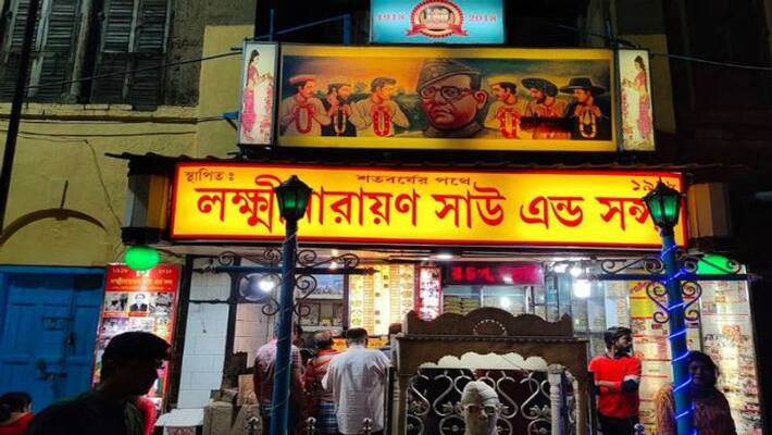 Shop of Lakshmi Narayan Sahu of Hatibagan is popularly known as Netaji Telebhaja Shop of Lakshmi Narayan Sahu of Hatibagan is popularly known as Netaji Telebhaja