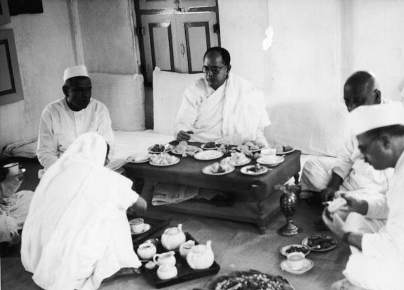 From that very moment, Satyacharan took the oath to fight for his motherland under the able leadership of Netaji and make it free from the clutches of the British and in no time, he grew very close to Bose.