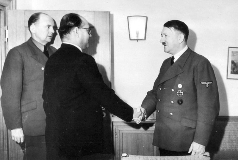 1941 में उन्हें एक घर में नजरबंद करके रखा गया था, जहां से वे भाग निकले। नेताजी कार से कोलकाता से गोमो के लिए निकल पड़े। वहां से वे ट्रेन से पेशावर के लिए चल पड़े। यहां से वह काबुल पहुंचे और फिर काबुल से जर्मनी रवाना हुए जहां उनकी मुलाकात अडॉल्फ हिटलर से हुई।