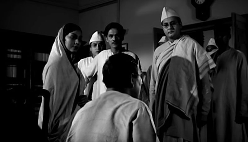 ছবির প্রেক্ষাপটঃ এই ছবির প্রেক্ষাপটের মূলে ছিল সুভাষ চন্দ্র বসুর দেশ নায়ক হয়ে ওঠার গল্প। অন্তর্ধান হওয়ার আগে পর্যন্ত দেশ সেবায় কীভাবে নিজেকে নিয়োজিত করেছিলেন সুভাষ চন্দ্র বসু, সেই গল্পই ফুঁটে উঠে পর্দায়।