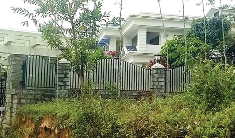 Last year, during January Rashmika was grabbing headlines made headlines when officials from I-T Department had conducted a raid on her house located in Virajpet, Kodagu district in Karnataka. 
