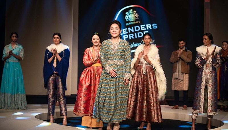 নতুনদের সুযোগ করে দেওয়ার পাশাপাশি ফ্যাশন জগতে নিয়ে আসা একগুচ্ছ ফ্রেশ মডেল। এই শো-এর মধ্যে দিয়েই প্রকাশ্যে এল অনামিকার নতুন কালেকশন।