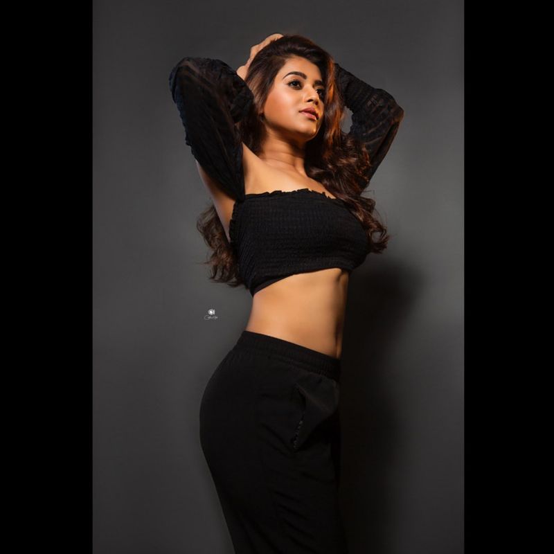 Tollywood Young Beauty Yamini Bhaskar photos