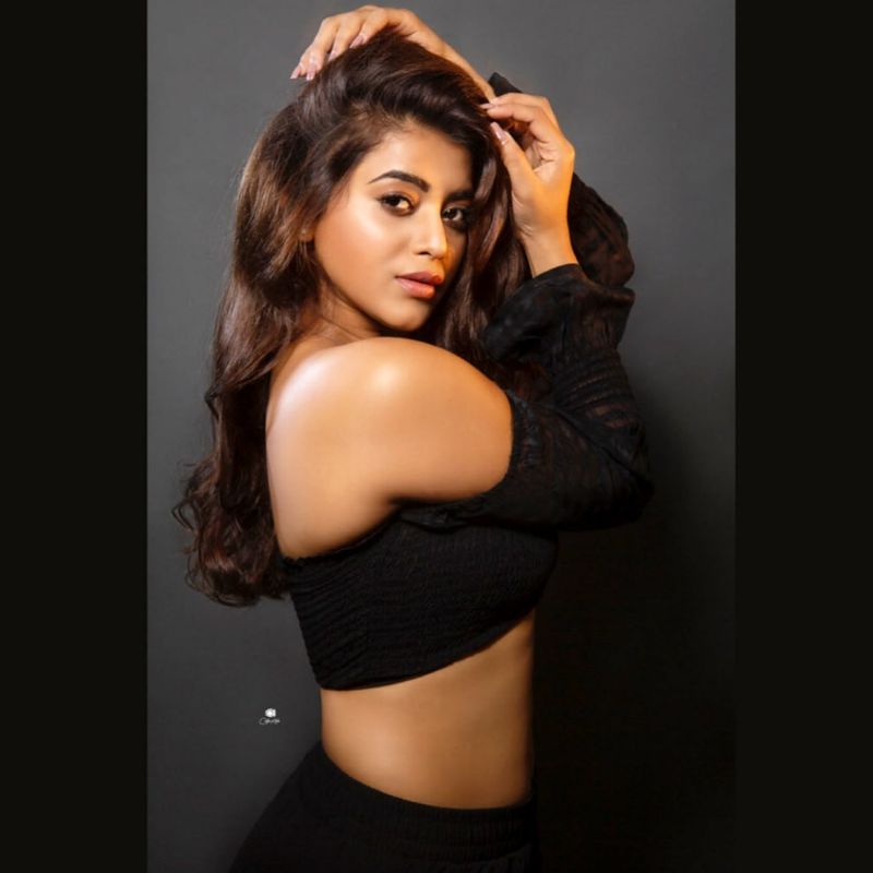 Tollywood Young Beauty Yamini Bhaskar photos