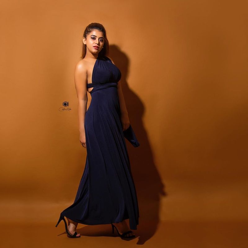 Tollywood Young Beauty Yamini Bhaskar photos