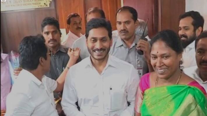 ysrcp mlc pothula sunitha sensational comments on tdp chief chandrababu naidu and his family ysrcp mlc pothula sunitha sensational comments on tdp chief chandrababu naidu and his family