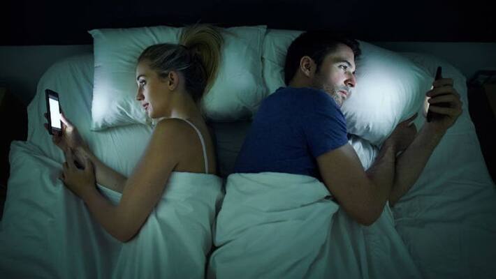 three things to care while using social media in bedroom three things to care while using social media in bedroom