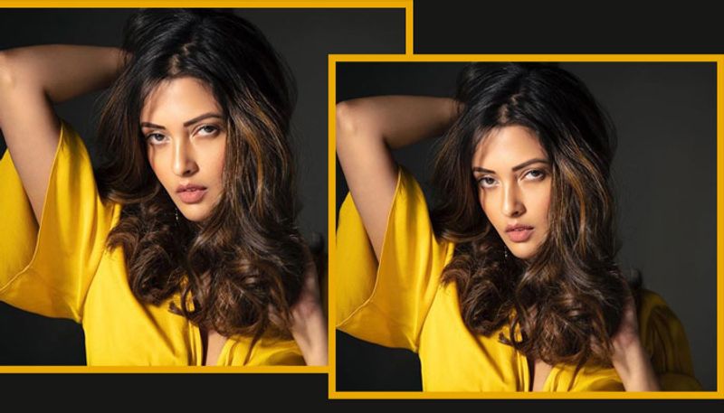 নিজের দুঃসাহসিক ছবি পোস্ট করে আট থেকে আশির নজর কাড়তে তার থেকে দক্ষ আর কেউই নেই।