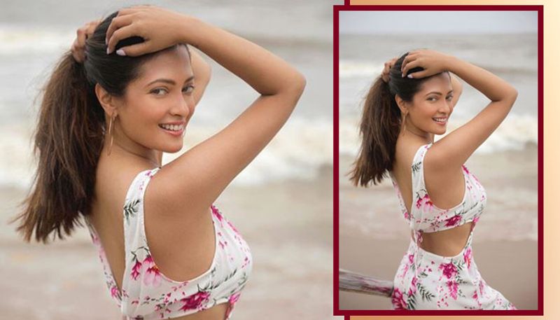বলিউড অভিনেত্রী রিয়া সেন মাঝে মাঝেই তার সাহসী পোশাকের জন্য প্রচারের শীর্ষে থাকেন। কাজের ব্যস্ততার মধ্যেও এই ধরনের ফটোশ্যুটে এর আগে তাকে অনেকবার দেখা গিয়েছে।