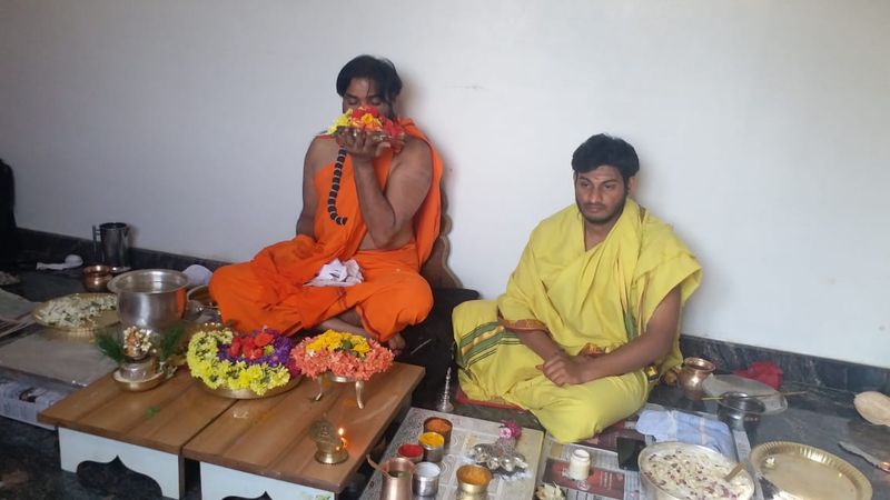 Health Minister Sriramulu Stayed In Chitradurga District Hospital