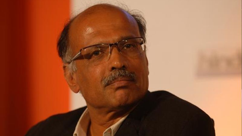 जीआर गोपीनाथ: भारत में कम कीमत के हवाई यातायात में प्रमुख भूमिका निभाने वाले कैप्टन जीआर गोपीनाथ ने 2014 में ही पार्टी जॉइन की और छोड़ भी दी। उन्होंने पार्टी नेतृत्व में बढ़ते मतभेद का हवाला देते हुए अरविंद केजरीवाल की कार्यप्रणाली की आलोचना की।