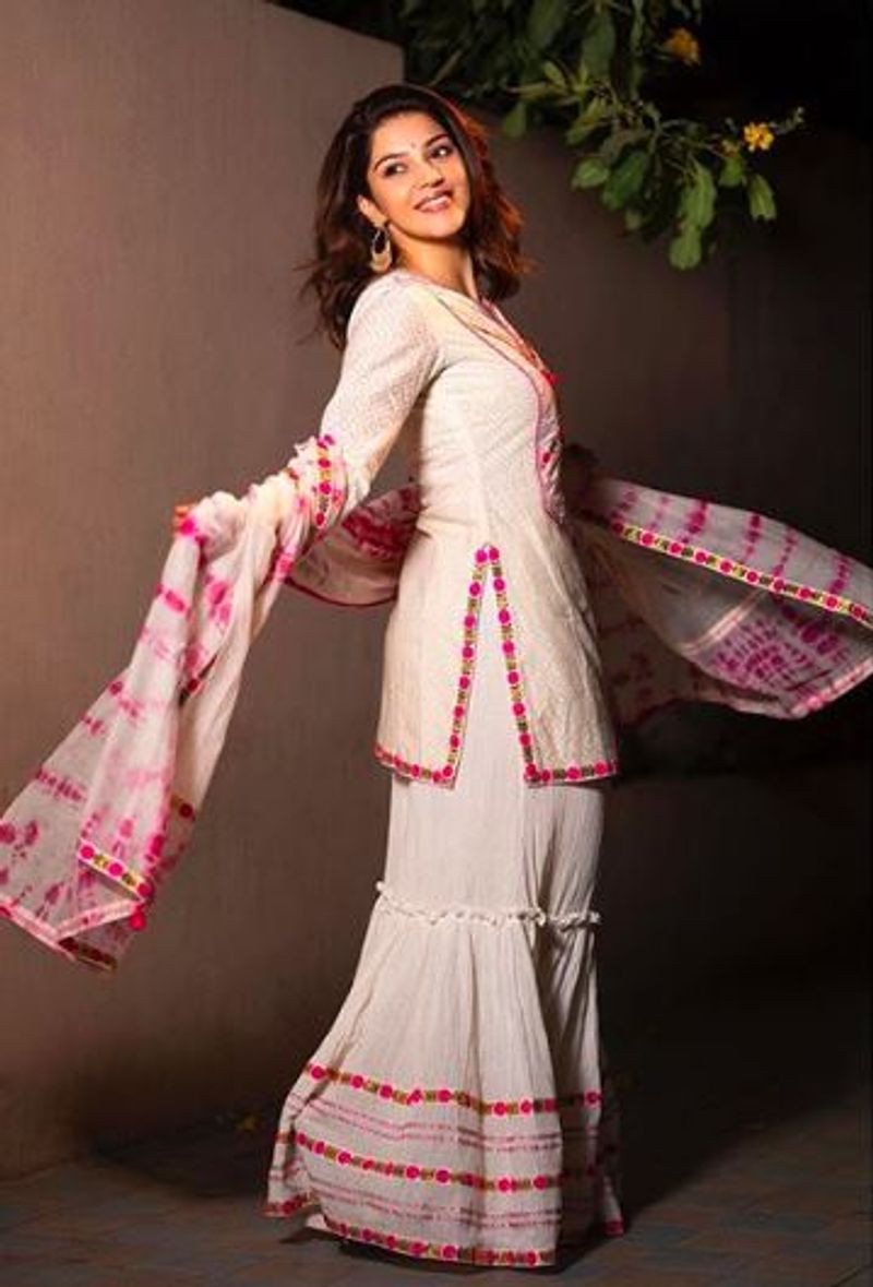 pattas movie actress mehreen pirzandaa latest modern dress photo gallery