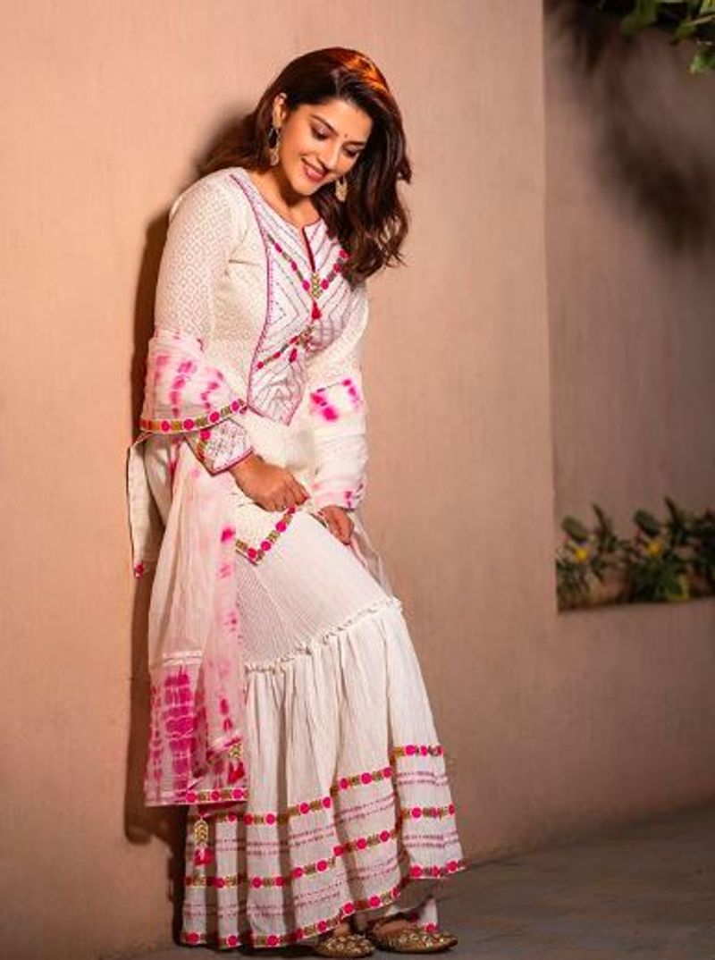 pattas movie actress mehreen pirzandaa latest modern dress photo gallery