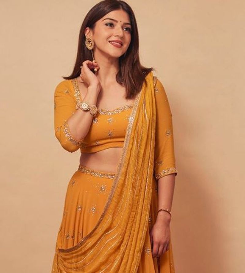 pattas movie actress mehreen pirzandaa latest modern dress photo gallery
