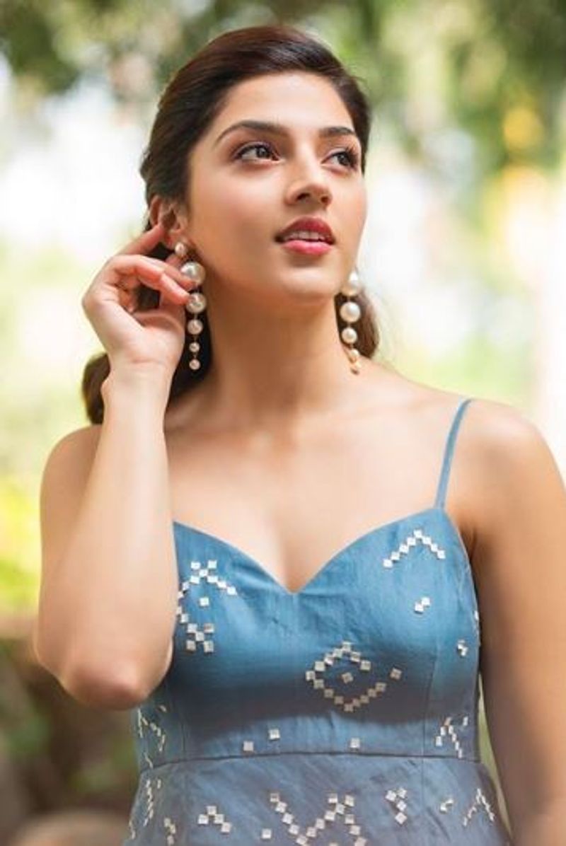 pattas movie actress mehreen pirzandaa latest modern dress photo gallery