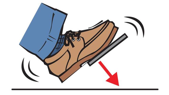Car accident due to car mat stuck driver leg Car accident due to car mat stuck driver leg
