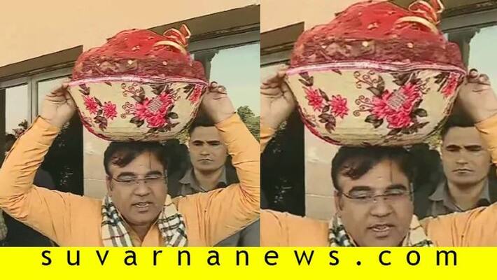 BJP MLA Enters Rajasthan Assembly With Basket Full Of Locusts BJP MLA Enters Rajasthan Assembly With Basket Full Of Locusts
