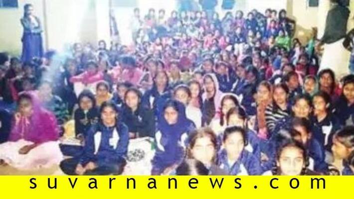 girl students strike all night as they fed bad food in mysore girl students strike all night as they fed bad food in mysore