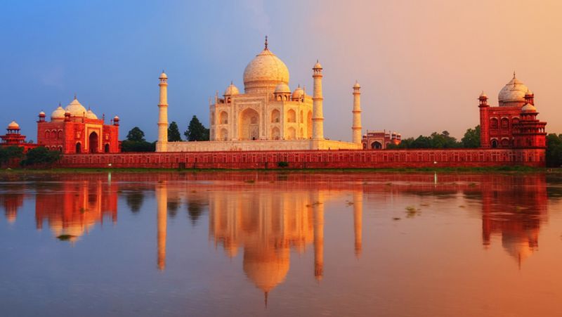 देश के टूरिज्म सेक्टर पर भी काफी खतरा मंडरा रहा है। CII ने सरकार को चेताया है की कोरोना महामारी की वजह से देश के टूरिज्म सेक्टर से जुड़े लगभग 4 से 5 करोड़ लोगों की नौकरी जा सकती है। वहीं, देश की टूरिज्म इंडस्ट्री को इस आपदा की वजह से 4 से 5 लाख करोड़ रुपए का नुकसान उठाना पड़ सकता है।