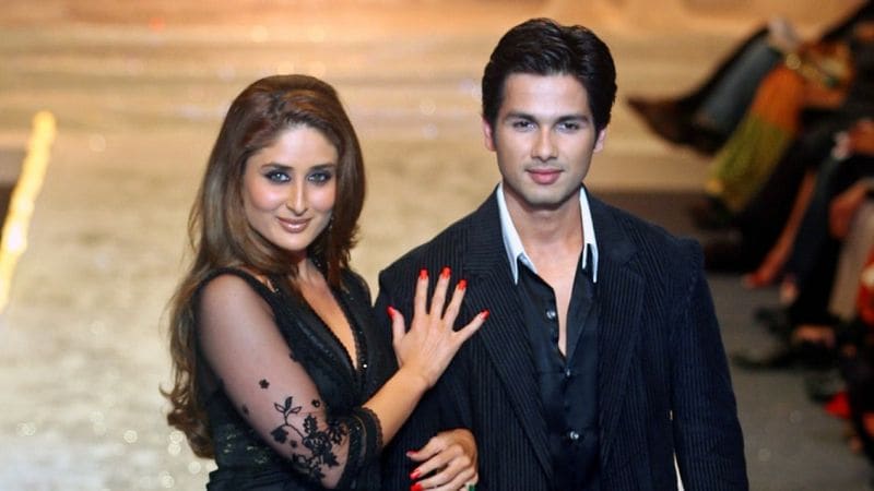 Kareena Kapoor and Shahid Kapoor: Both broke up with each other during the making of Jab We Met in 2007, but their relationship remains one of the hot topics and gossips of discussion in the B-Town. Now both of them are happily married to other people and have children.