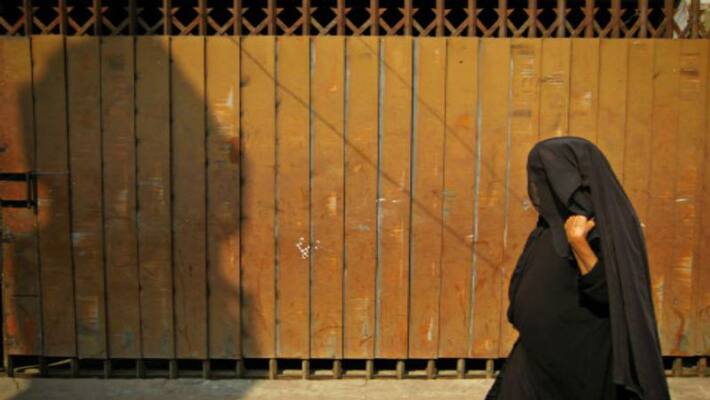Uttar Pradesh man wear burqa to meet her girlfriend akb Uttar Pradesh man wear burqa to meet her girlfriend akb