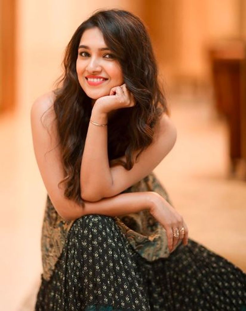 நடிகர் ஆதவ் கண்ணதாசனுடன் பேய் படம் ஒன்றிலும் வாணிபோஜன் தற்போது நடித்துள்ளார். இதுபோல் விதார்த் தயாரித்து நடிக்கும் படத்தில் அவருக்கு ஜோடியாக வருகிறார்.