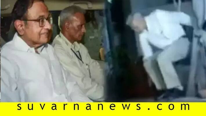 Cop Who Climbed Wall For P Chidambaram Arrest Gets President Medal Cop Who Climbed Wall For P Chidambaram Arrest Gets President Medal