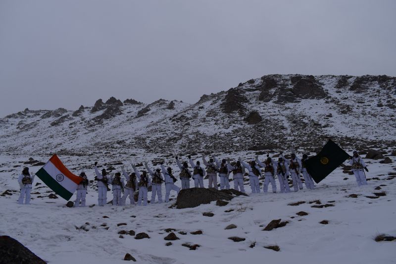 height of 17000 feet minus 20 degrees himweers celebrates indian republic day