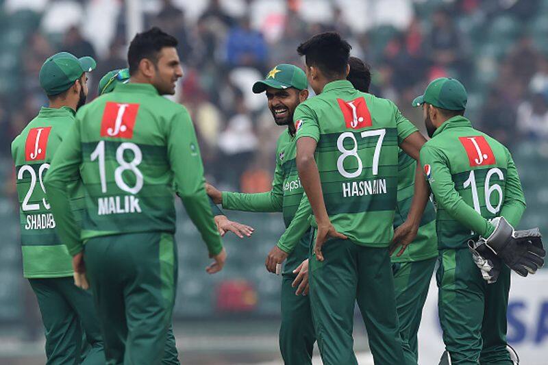 pakistan beat bangladesh in second t20 also