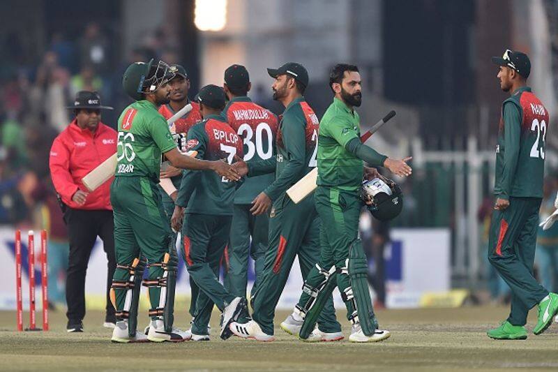 pakistan beat bangladesh in second t20 also